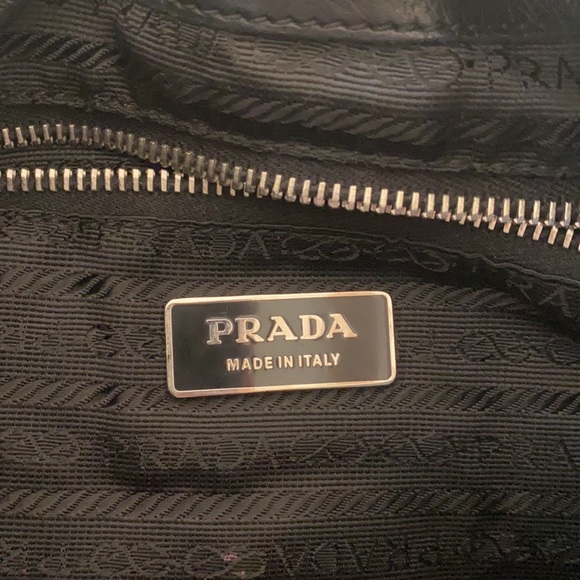 Gorgeous Authentic Prada hobo shoulder bag. - Picture 5 of 12